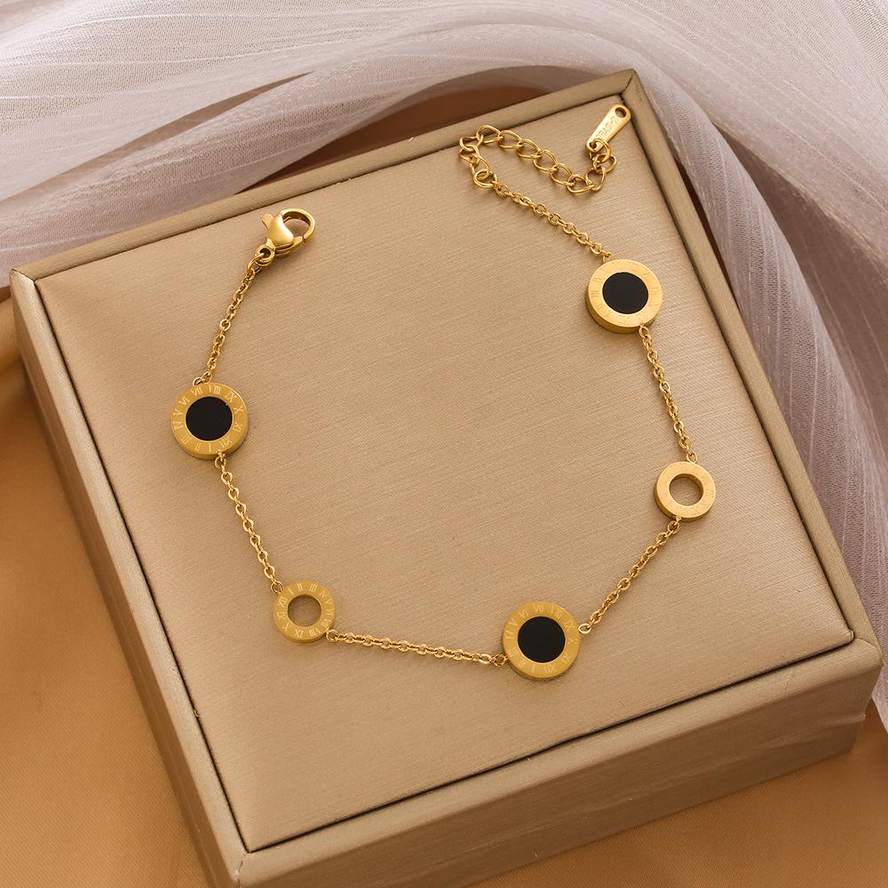 High-End Titanium Steel Four-Leaf Clover Bracelet with Shell Pendant – Durable, Fade-Resistant Design