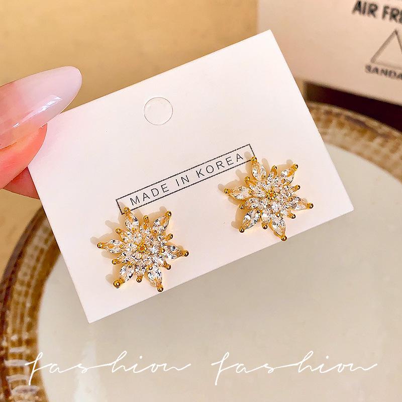 

Silver needle white zircon flower stud earrings women s light luxury niche design earrings elegant temperament earrings