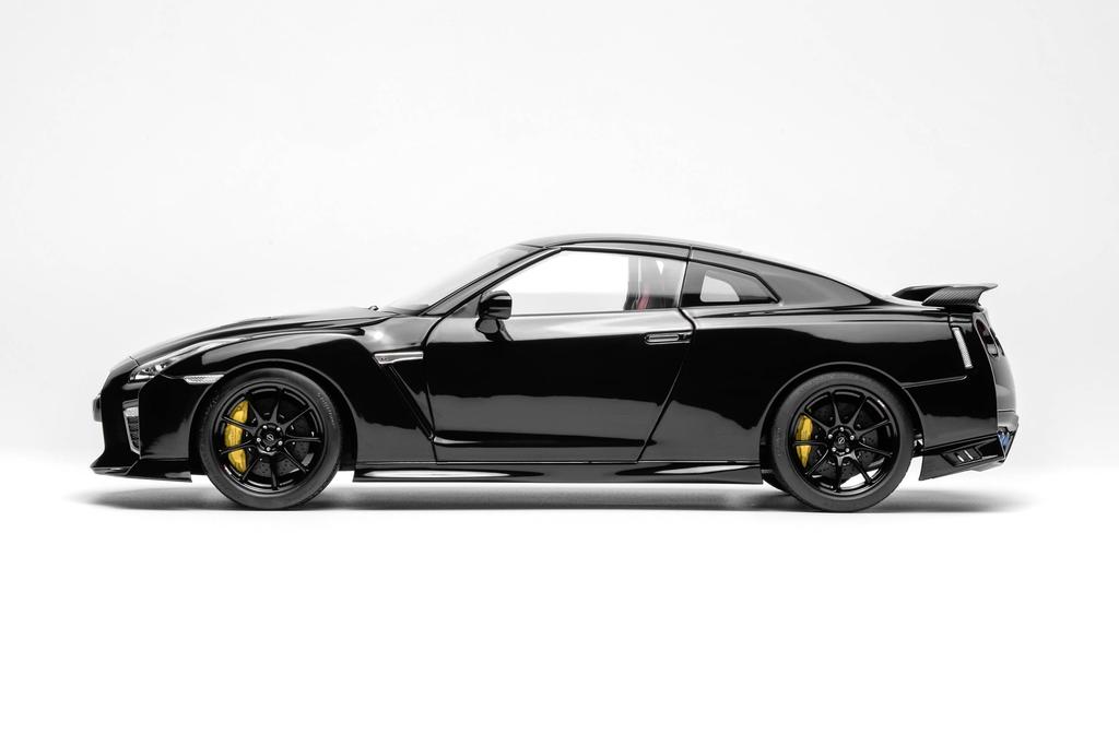 FREESTYLE MOTORHELIX Scale Nissan Track Edition Engineered By NISMO 2022 Meteor Flake Black Pearl Finished Product M83519 1/18 GT-R (R35) T-Spec