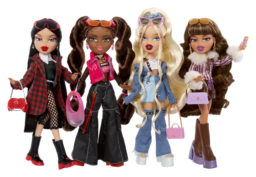 Bratz Alwayz Yasmin Fashion Doll with 10 Accessories and Poster (Bratz, articulated doll for collection and gift)