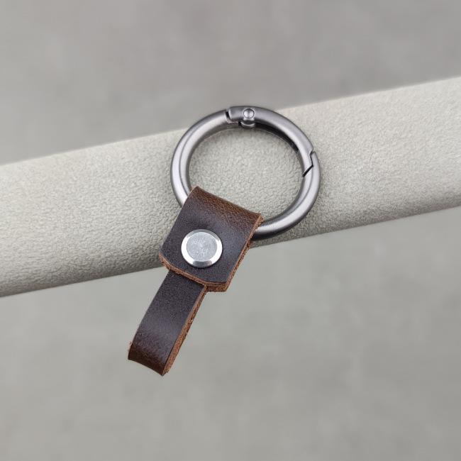 Men's Genuine Leather Car Keychain - Cowhide Creative Finger Ring Buckle with Leather Strap Pendant and Custom Spring Ring.