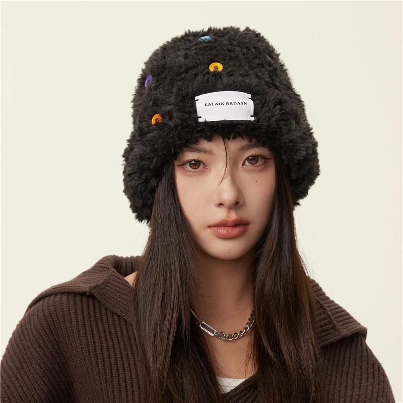 

Autumn and winter thickened warm furry knitted hat big head circumference warm colored button imitation fur wool hat чёрный