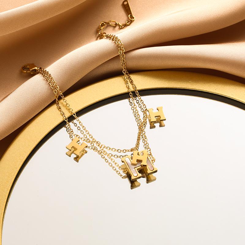 2023 Βραχιόλι από Τιτάνιο Ατσάλι με Διπλή Αλυσίδα και Μενταγιόν Η - Μοντέρνο, Ανθεκτικό, Απλός Σχεδιασμός