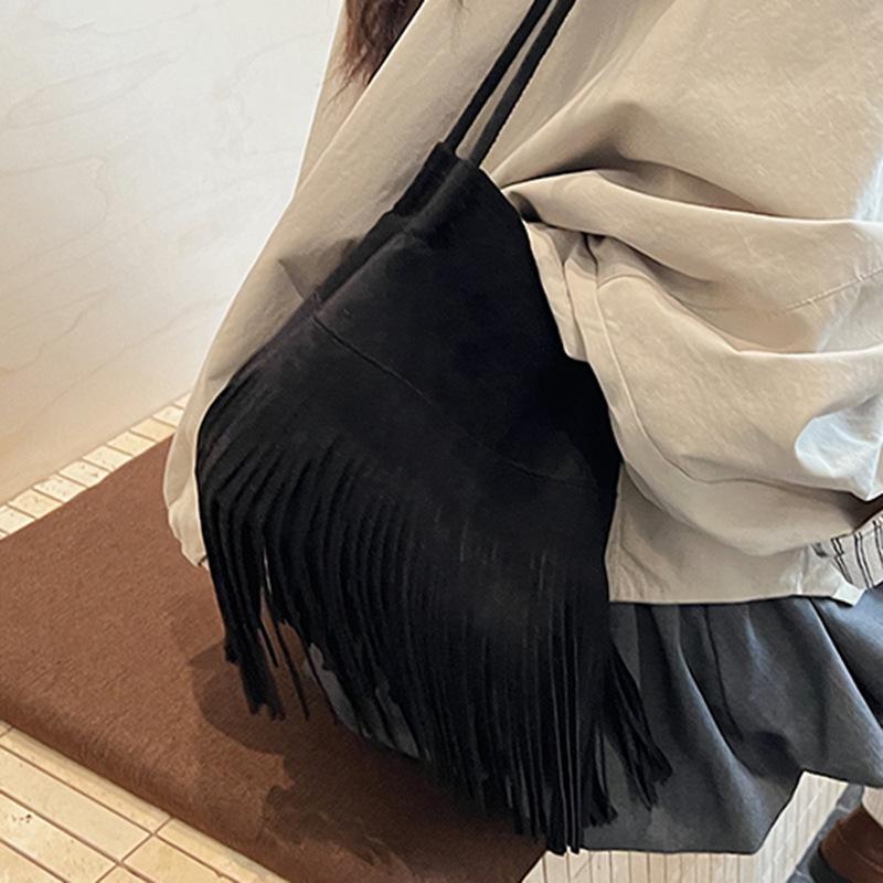 Women's bag niche foreign feeling single shoulder fringed bag women's 2025 autumn new Korean retro soft texture underarm bag