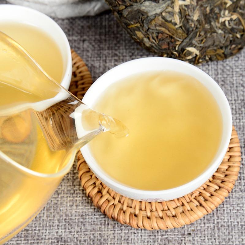 Yunnan Pu'er Tea 100g Islandský starověký strom Raw Tea Cake Pu'er Raw Tea Cake