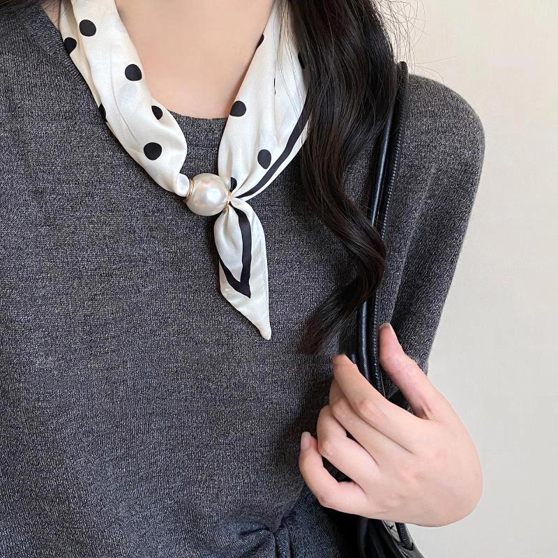 French Pearl Necklace Magnetic Clasp Lazy Scarf Women Pendant Neck Warmer Clavicle Chain Accessory