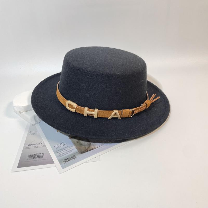 Autumn and Winter New Flat Top Hat Women's British Retro Versatile Face Small Temperament Top Hat Men's Fashion Casual Hat Batch