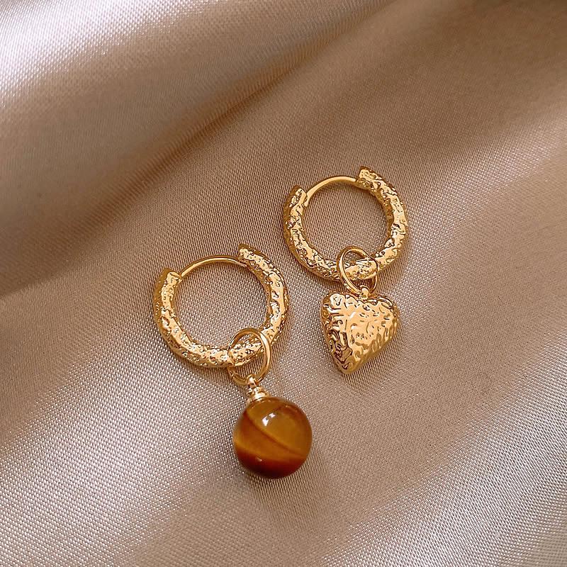 Silver Needle Clover Stud Earrings: Retro Hong Kong Style, Elegant and Fashionable Women's Luxury Jewelry.