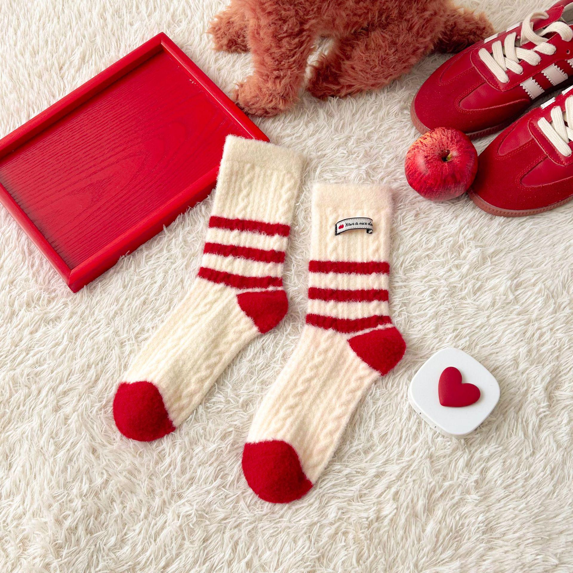 

Australian Wool Red Women’s Socks: Thickened, Velvet-Soft, Warm, Mid-Calf, Perfect for Autumn/Winter, Zodiac Year, Sleep, and Christmas. One Size 35-40 (Double-Sided Wool for Warmth)