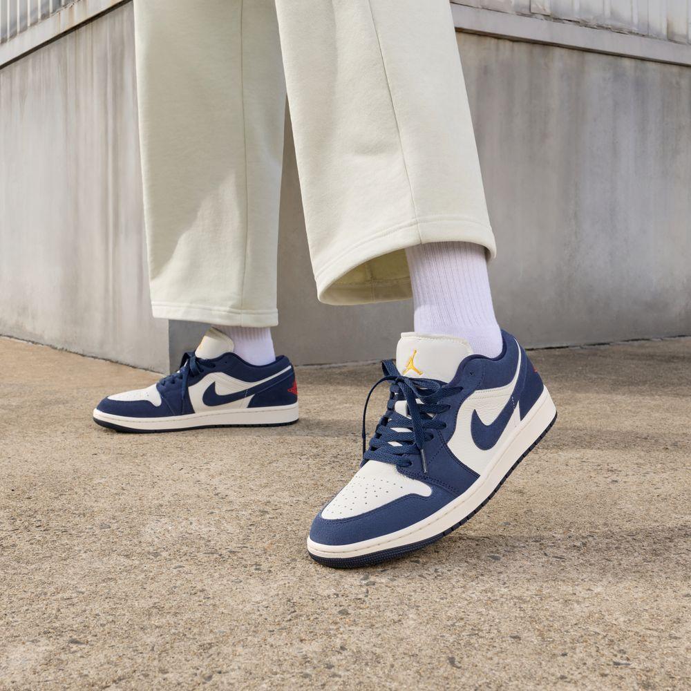 Jordan 1 Low SE Obsidian Suede 44