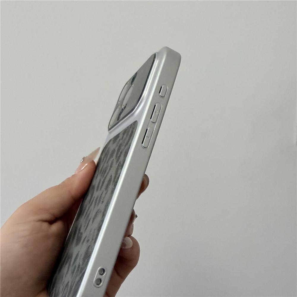 Retro Leopard Print Drop-Proof Case for iPhone 14-17 Pro Max with Full Coverage and Large Window Compatibility