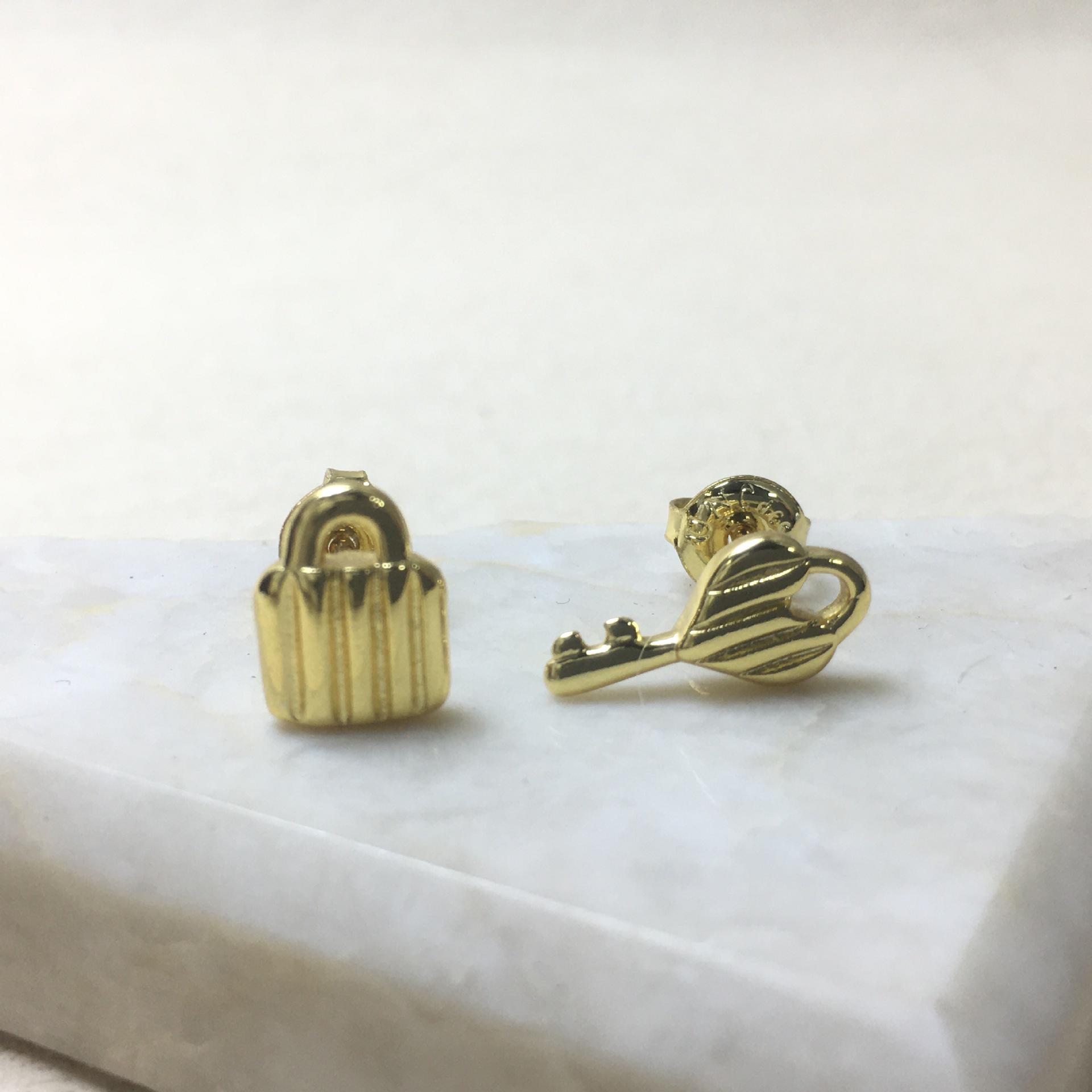 2023 UNOde50 Exquisite Key Lock Women s Earrings with Sequins - Romantic Jewelry Gift белый