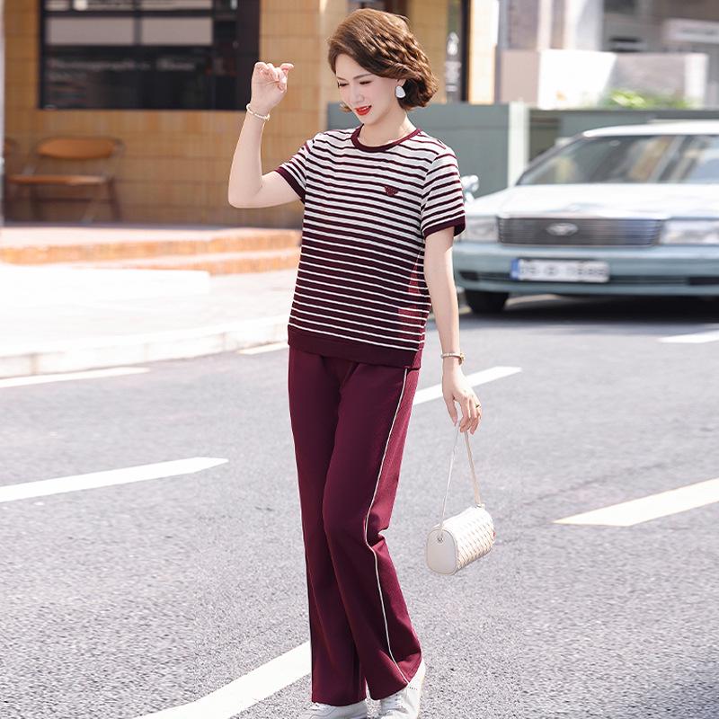 

2026 Summer Women s Striped Casual Suit: Stylish, Age-Reducing, Loose Short-Sleeved T-shirt & Two-Piece Set for Middle-Aged & Elderly Moms XXXL [Suggest 115-130 jin] красный