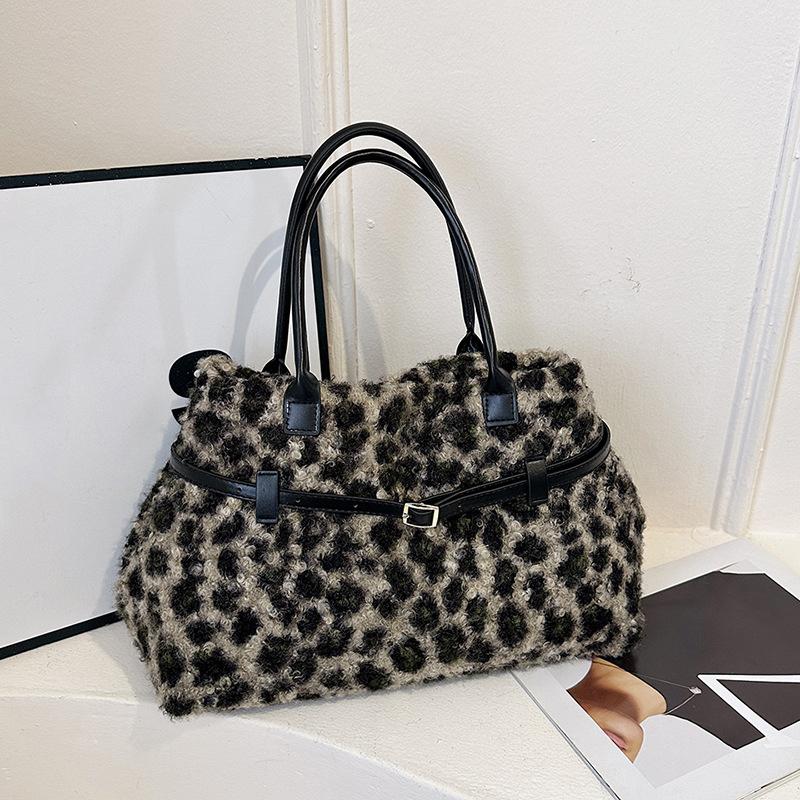 

Женская плюшевая сумка через плечо с леопардовым принтом, пушистая сумка с верхней ручкой, дизайн с ремнем-пряжкой, модная сумка-тоут, повседневная сумка для поездок на работу для осени-зимы KTY 37x15x21cm зелёный