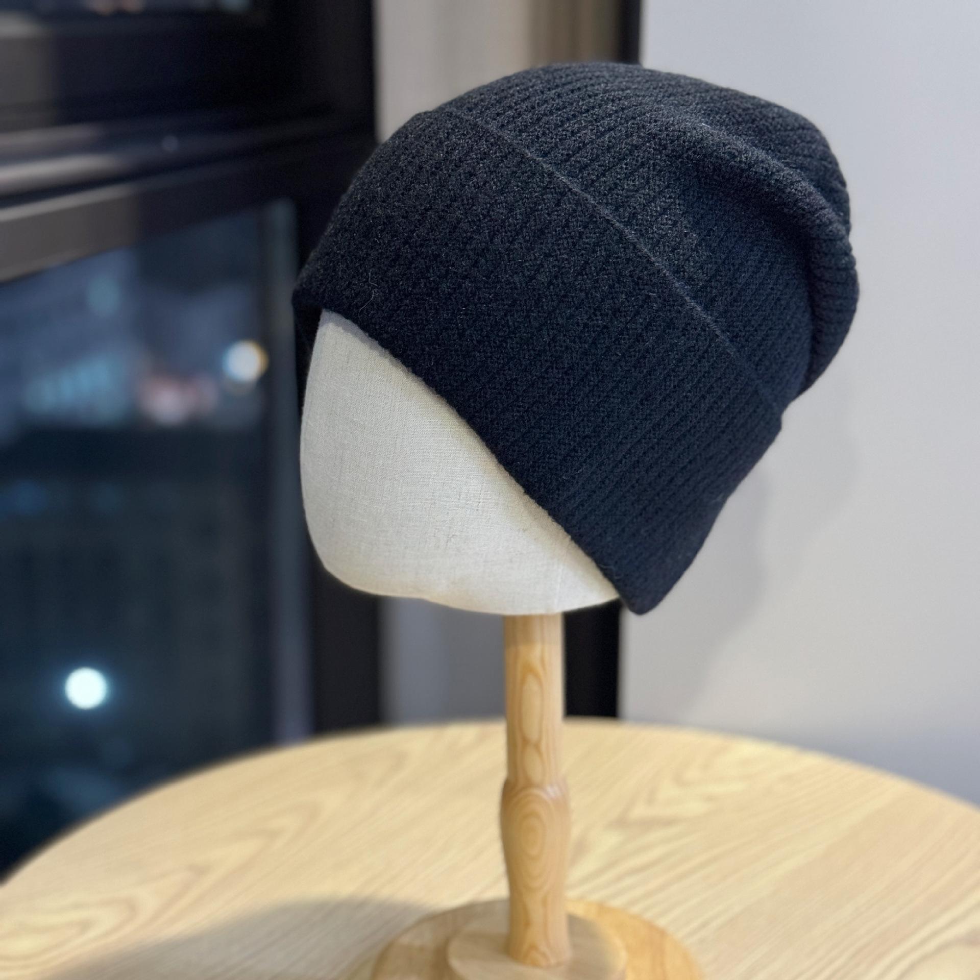 

New solid color, fresh and warm knitted hat for women, autumn and winter, cold-proof, ear-protecting, head-covering hat, fashionable, versatile, Adult54-60Average Size чёрный