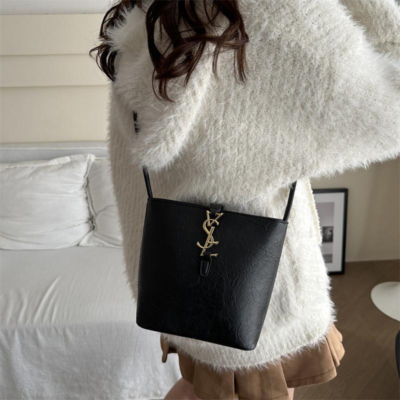 Trendy Retro White Bucket Bag Chic Shoulder Tote For Daily Outfits And Accessories