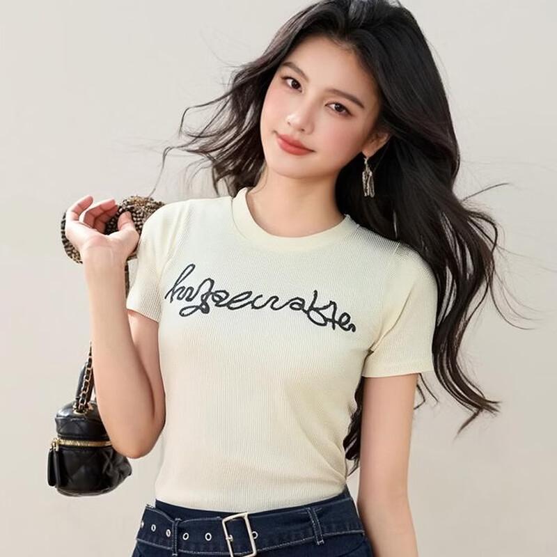 La Chapelle Letter Embroidered Short Sleeve Knit Top