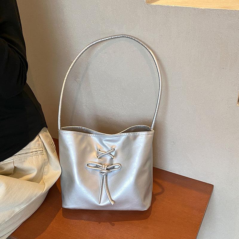 

Niche handbag women s 2024 new simple fashion sweet bow underarm bag shoulder bucket bag срібний
