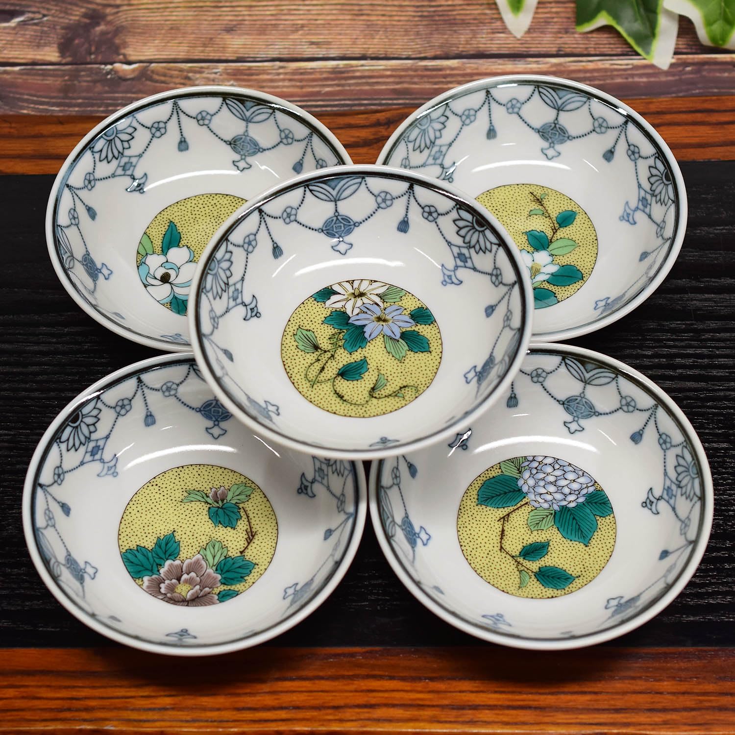 

Waza no Stylish Kutani Ware Small Set of Yoshidaya Japanese Japanese Side Made in Wedding Return or Celebration Gift Kura Bowls, 5, Kusahana, білий