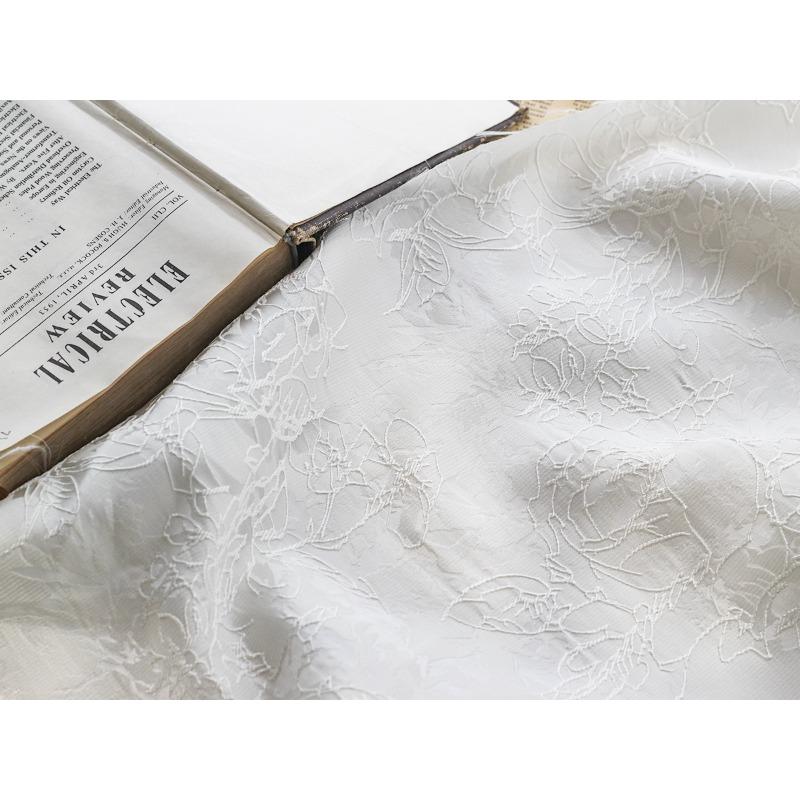 

Модное отличительное плетение тисненая вязанная крючком текстура трехмерная жаккардовая ткань плетение жесткая модная ткань для костюмов и платьев пончо 90cm*145cm