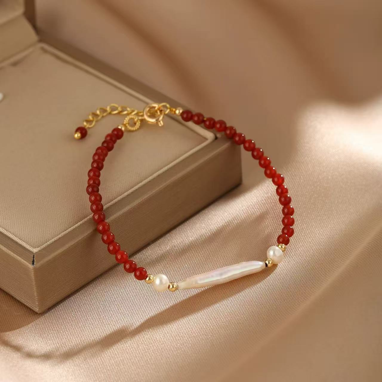 New Fashion Red Agate Natural Stone Freshwater Pearl Beads Beaded Strand Bracelets for Women 14K Real Gold Plated Copper красный