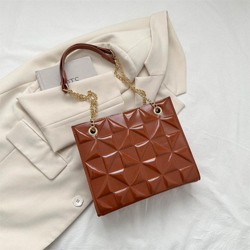 

Simple women s fashion bag new 2025 spring and summer new popular texture chain messenger bag casual shoulder bag коричневый