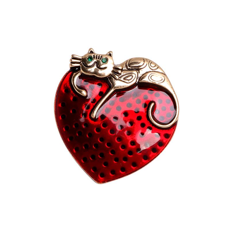 New love cat pin alloy drip retro coat trench coat coat corsage peach heart animal brooch