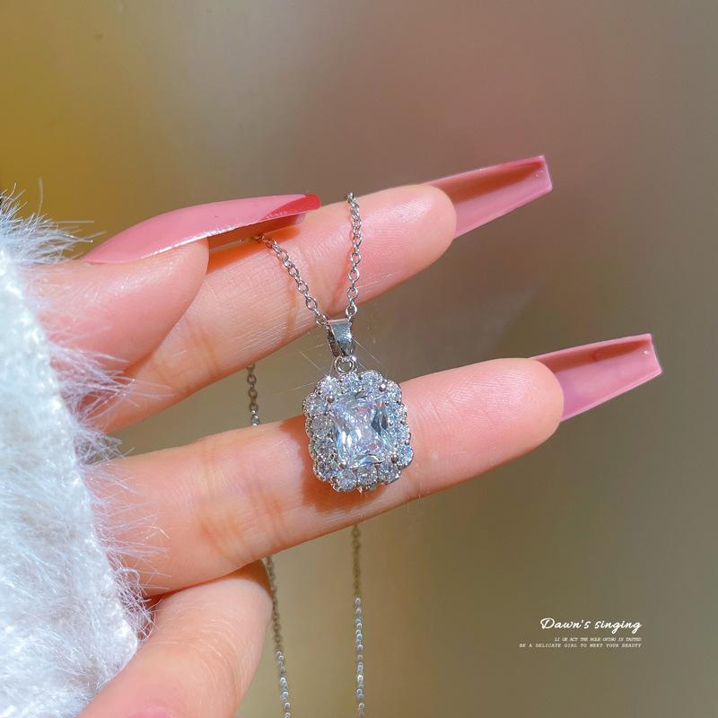Square Heavy Industry Model Temperament Micro Diamond Necklace Women'S Exquisite Wind Collarbone Chain With Jewelry