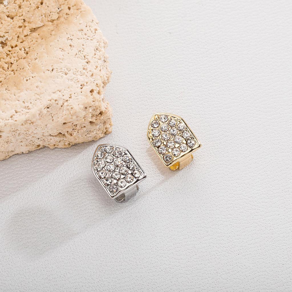 Stylish Single Tooth Accessory with Zircon Detailing Sparkling Tooth Cover Suitable for Parties and Music Festivals