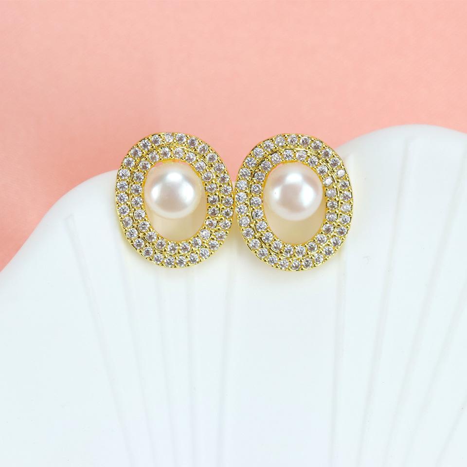 French Retro Freshwater Pearl & Zircon Stud Earrings - Exquisite Light Luxury Accessories for Women