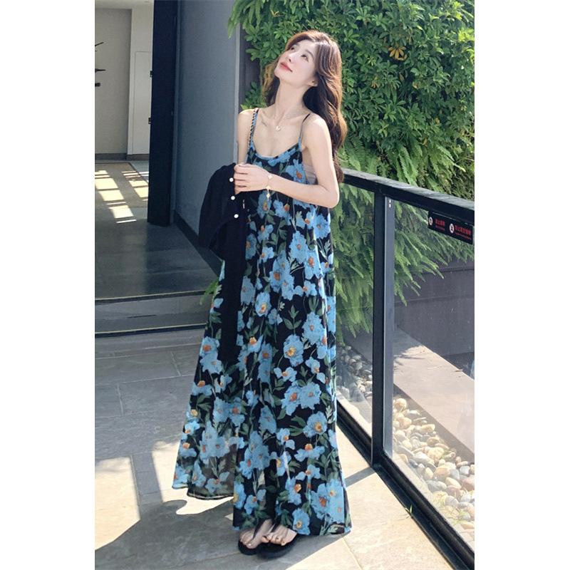 The new seaside vacation dress has a high sense of texture, blue color, sleeveless suspender dress, female summer.