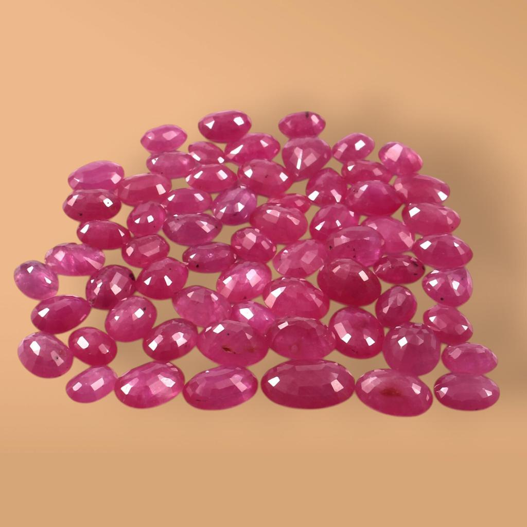Oval geschliffener facettierter kalibrierter Edelstein Rubin, Lot rosafarbener Rubin-Edelsteine bester Qualität, lose Rubinsteine zur Schmuckherstellung.