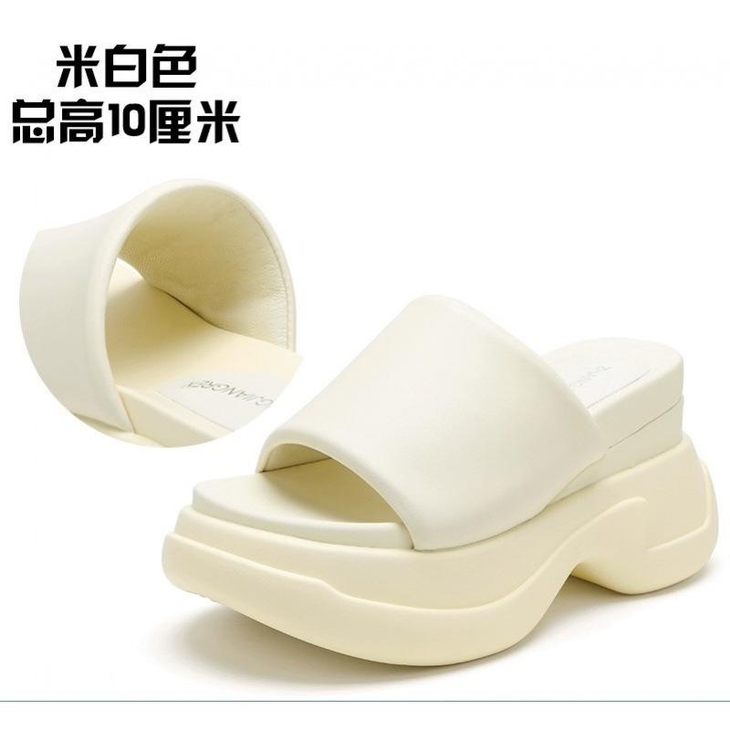 Muffin thick bottom with slippers for women's outer wear 2025 summer new versatile small height increase beach cool slippers