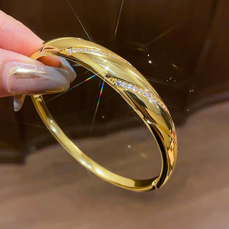 18K Gold Plated Zircon Twill Bangle: Exquisite, Versatile Luxury Bracelet for Women