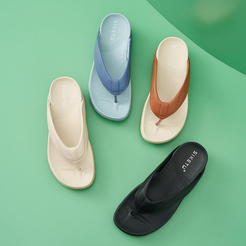 2025 Sommer Nye Sandaler For Kvinner Lett Sporty Stil Komfortable Gummi Store Størrelser Tykksålede Tøfler Moderne Mote