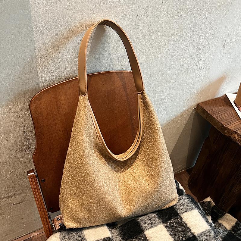Retro Casual Large-capacity Tote Bag Women's 2025 Autumn and Winter New Fashion Trend Underarm Bag Commuter Versatile Women's Bag