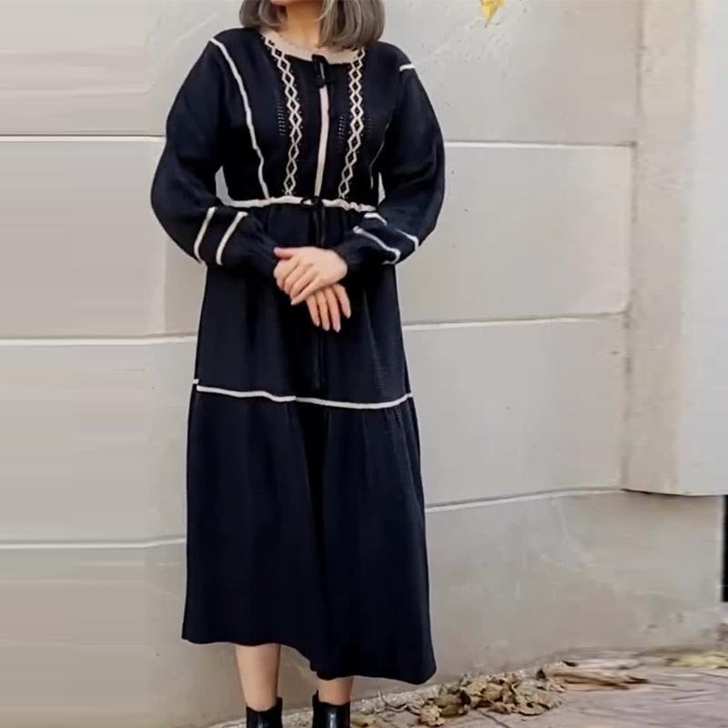 

Женское платье свободного кроя с рукавами-фонариками и цветными блоками, осень 2024 S чёрный