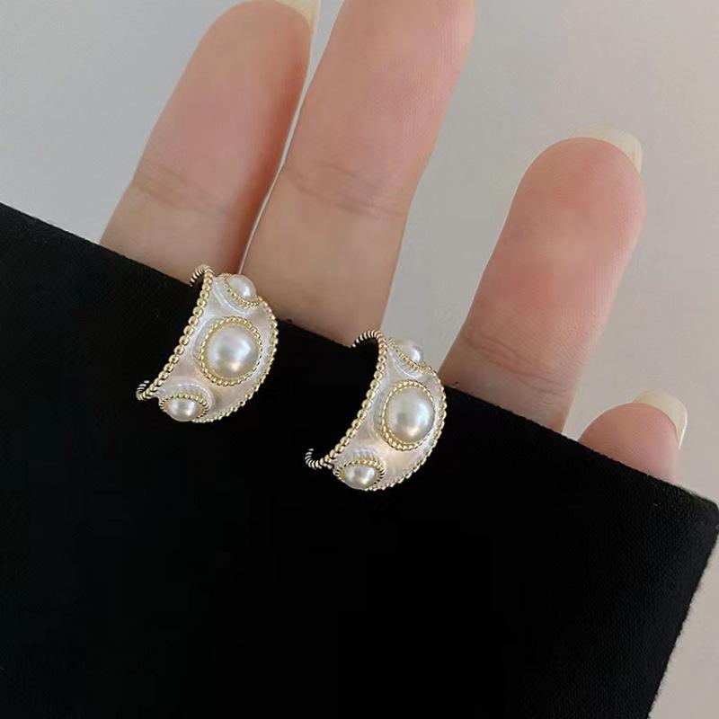 2023 Retro C-Shaped Faux Pearl Hoop Earrings for Women - Hong Kong Style Studs