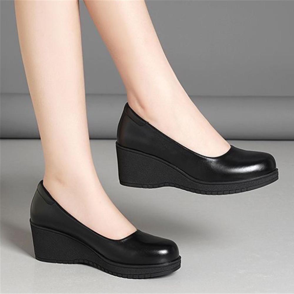 Dame mote søt lettvekt svart vår komfort slip-on kilehæl sko dame kul svart skinn hælsko ab619