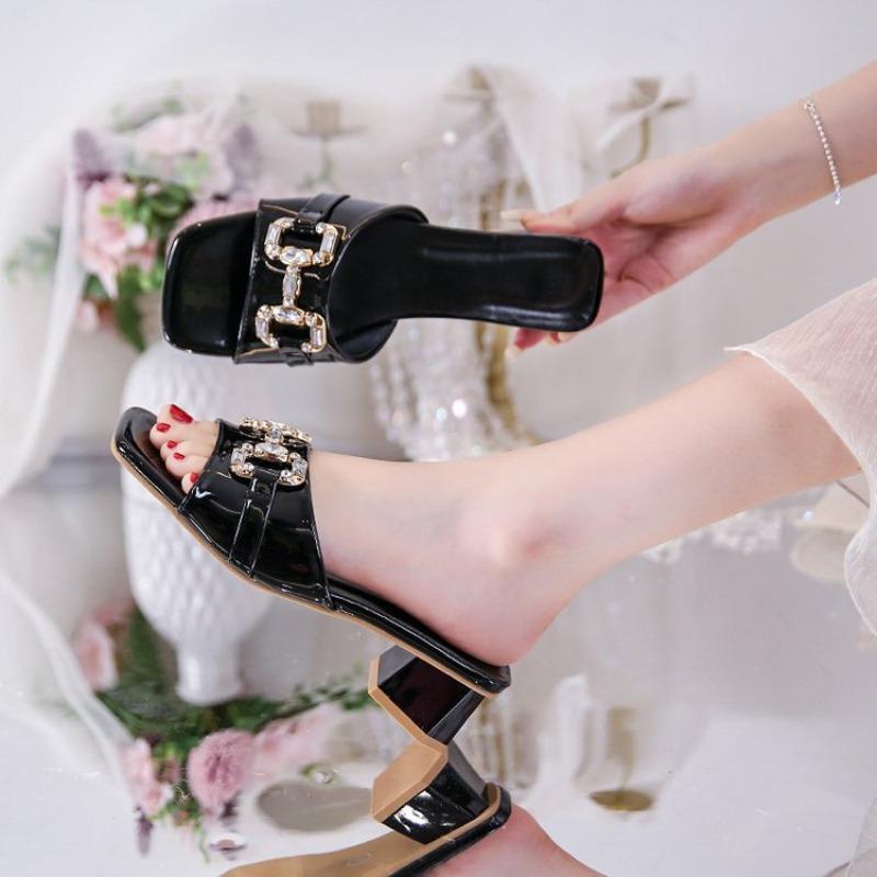 Mote Kvinner Chunky Hæler Tøfler Mote Rhinestone Metallspenne Peep Toe Mules Slides Sko Jenter Sommer Casual Elegant Paty Sandaler