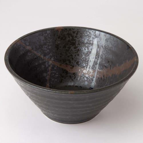 Kajual Life (Kakuni) Mino Ware "Black Specialty Ramen Bowl" - Shibuki (Splash) Design, Kiritate (Cut-off) Bowl, Approx. 20cm Diameter x 9cm Height, St