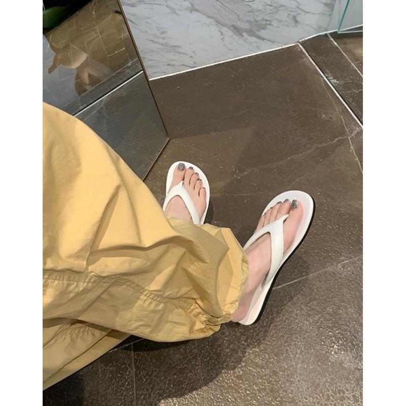 ~ Minimalist toe beach vacation fashionable contrasting color versatile flip-flops women wear summer