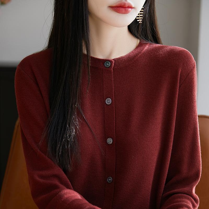 Dámský lehký kardigan z 50% vlny a 50% morušového hedvábí - všestranný úplet na 4 sezóny pro celoroční pohodlí a styl