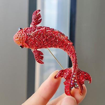 Spille Trendy con Pesci Koi Rossi e Strass per Donna Unisex Vintage Pesce Carpa a 3 Colori Spilla Animale Pin Cappotto Abito Regali di Capodanno
