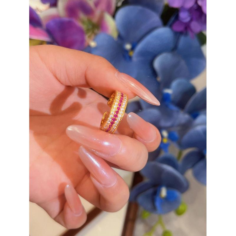 The Same Old Shop In The Gold Store Is Full Of Diamonds, Roses, Window Flowers, Vajra Opening Rings, Retro Light Luxury Rubies, And High-End Feeling