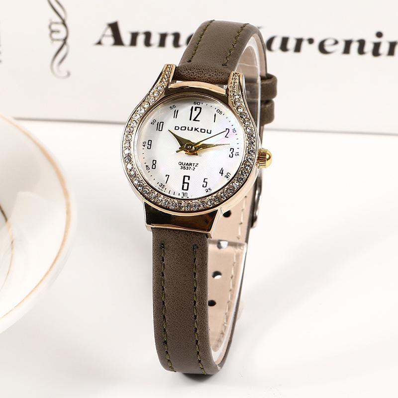 24-Year Fashion Women s Retro Luxury Quartz Watch with Leather Strap зелёный