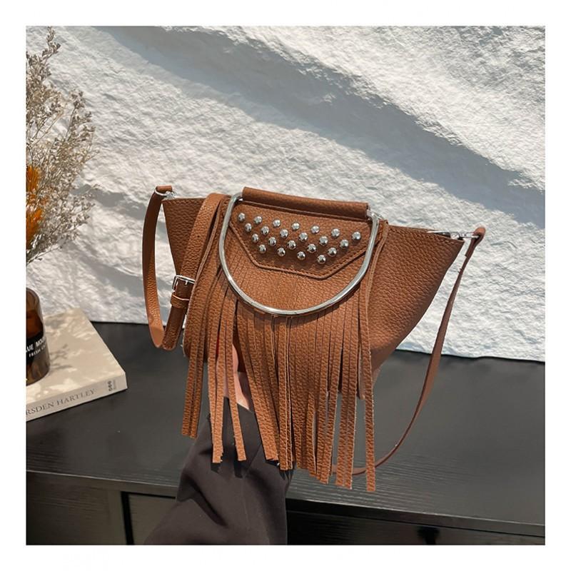 

Trend Rivet Tassel Single-shoulder Cross-body Bag All-matching Fashionable Portable Shell Niche Women s коричневый