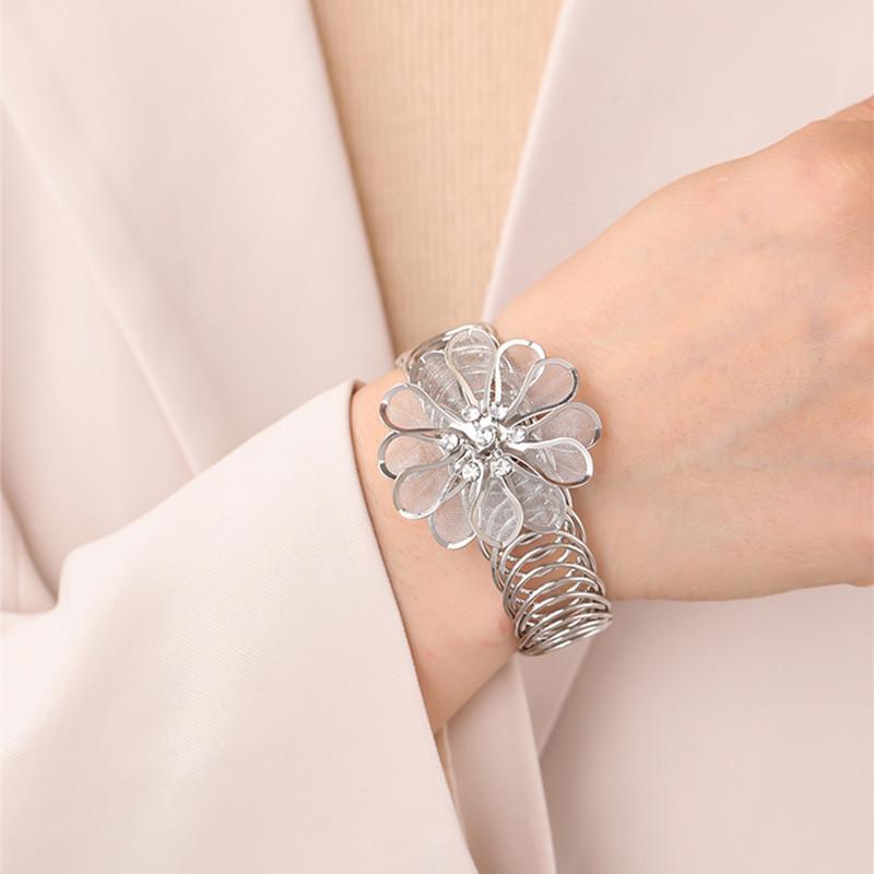Fashion Jewellery Women Crystal Flower Open Bangles Golden Silvery Elastic Open Bracelet Femme Cuff Bracelet Jewelry