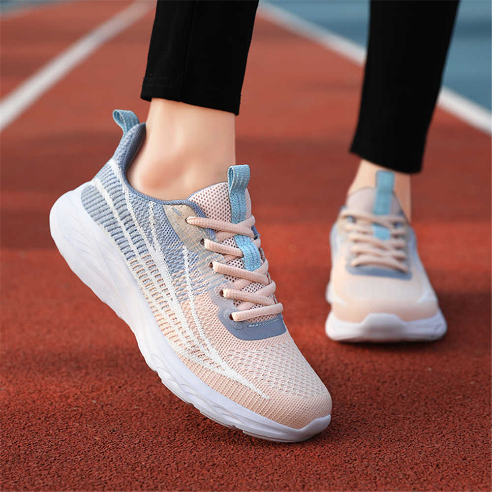 Fashion Light Weight Key Height Sports Skateboarding Shoes Training Women's Casual Tennis Sneakers Women Kawaiis Different