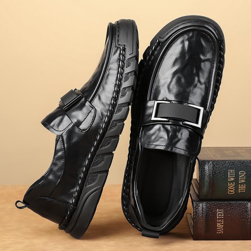 New Shoes for Men Genuine Leather Casual Shoes British Style Fashion Loafers Summer Micropores Leather Sandals